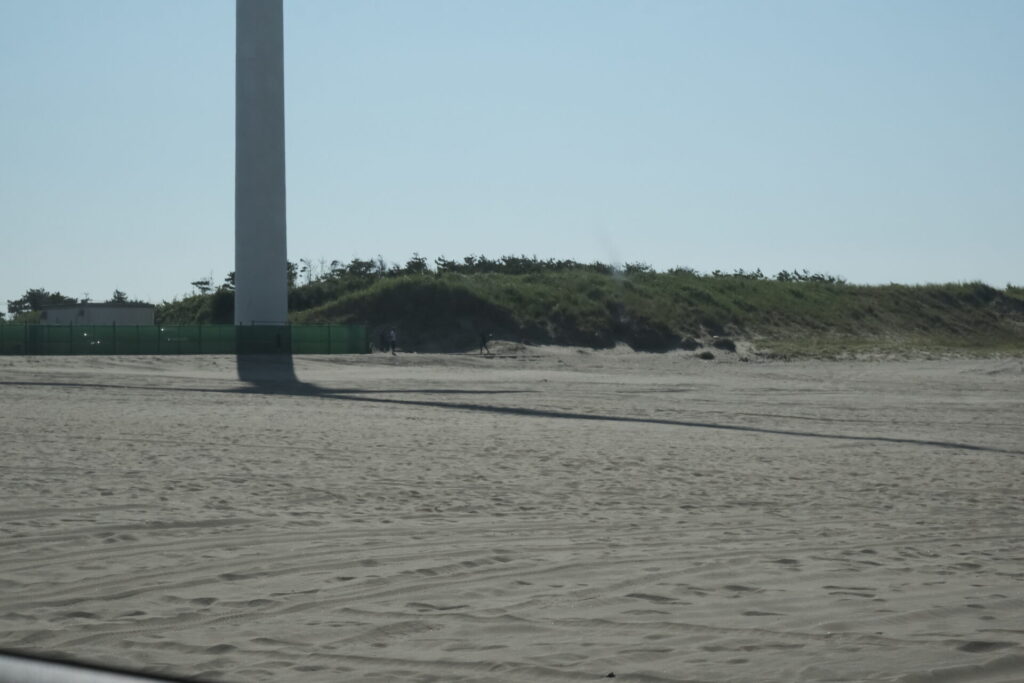 波崎海水浴場　風車と砂浜